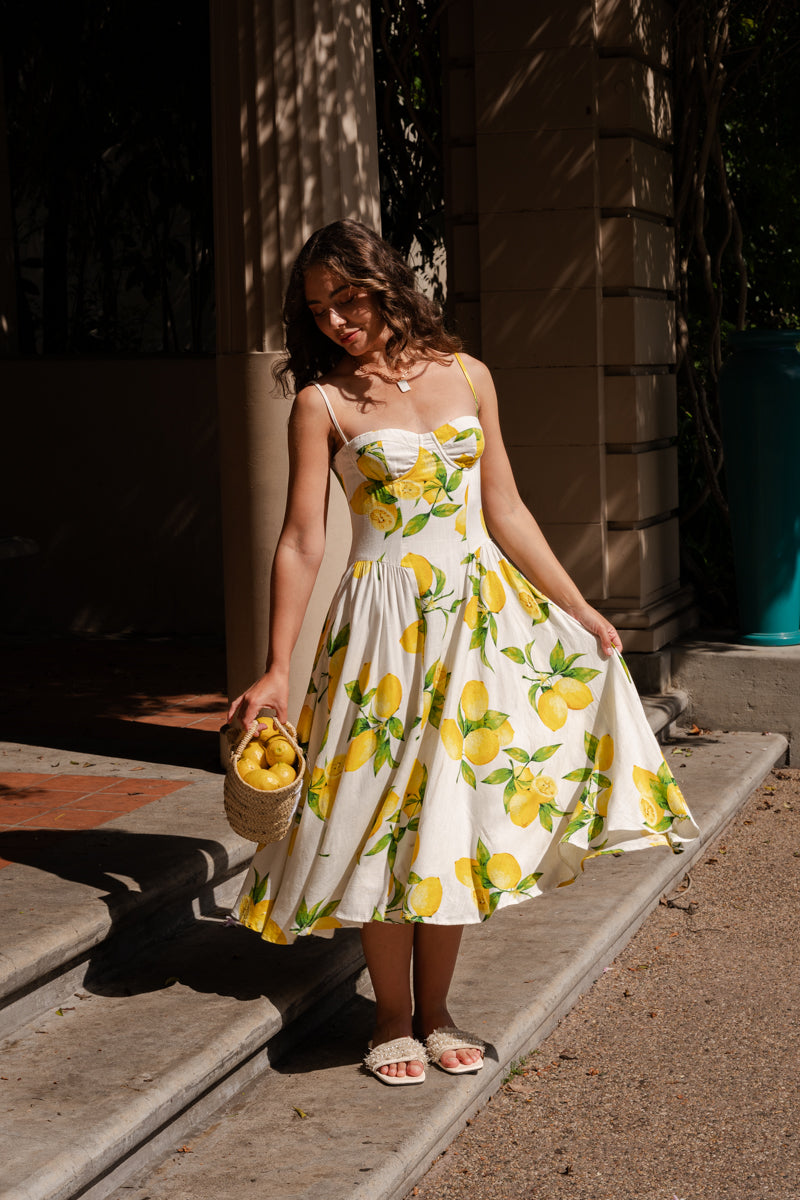 Yuri Sleeveless Lemon Print Midi Dress Yellow