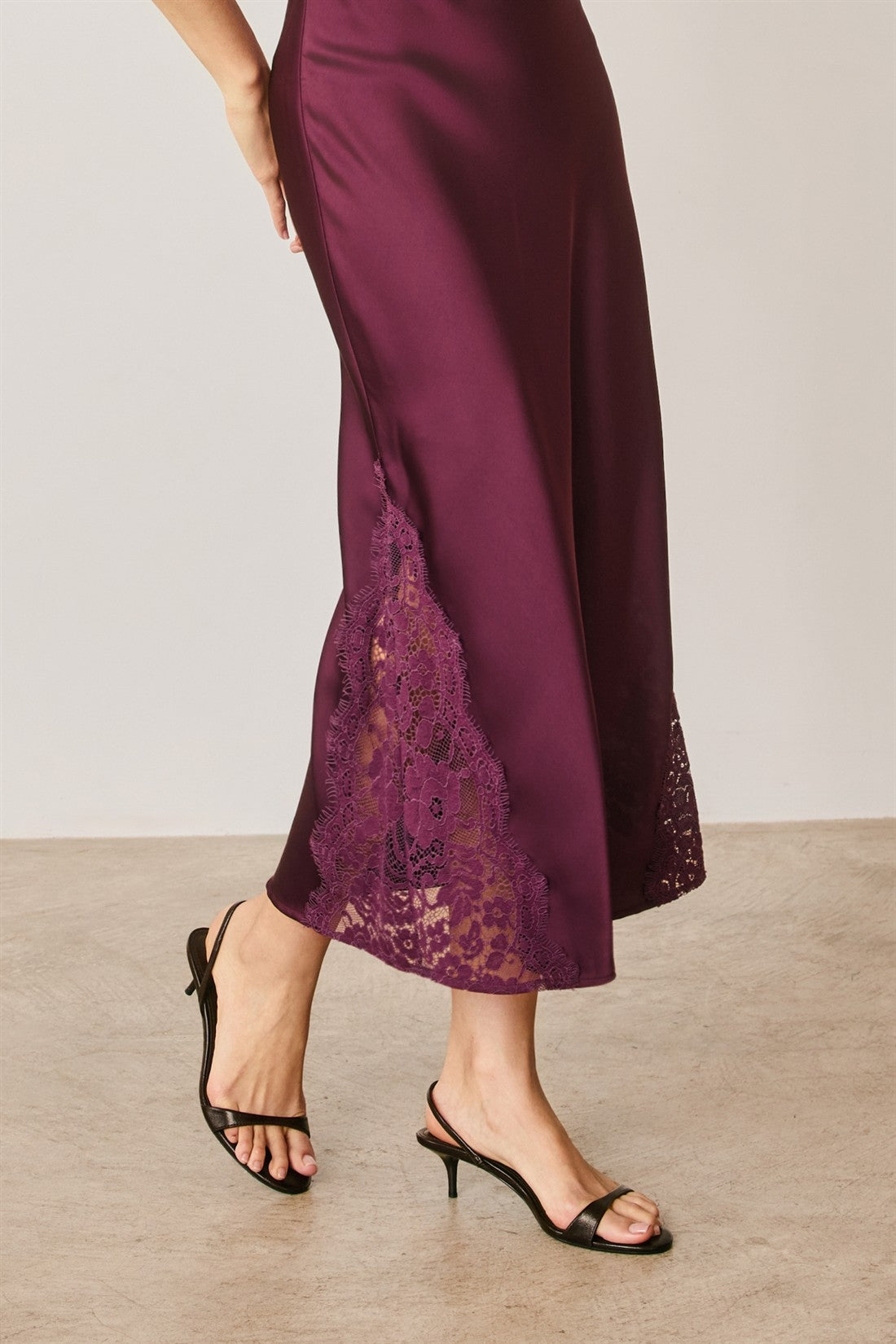 Waitlist 8/15 • Dorian Sleeveless Delicate Lace Midi Dress Burgundy